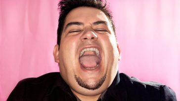 man fakes heart attacks at restaurants