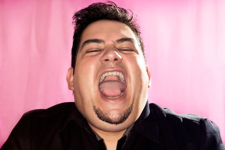 man fakes heart attacks at restaurants