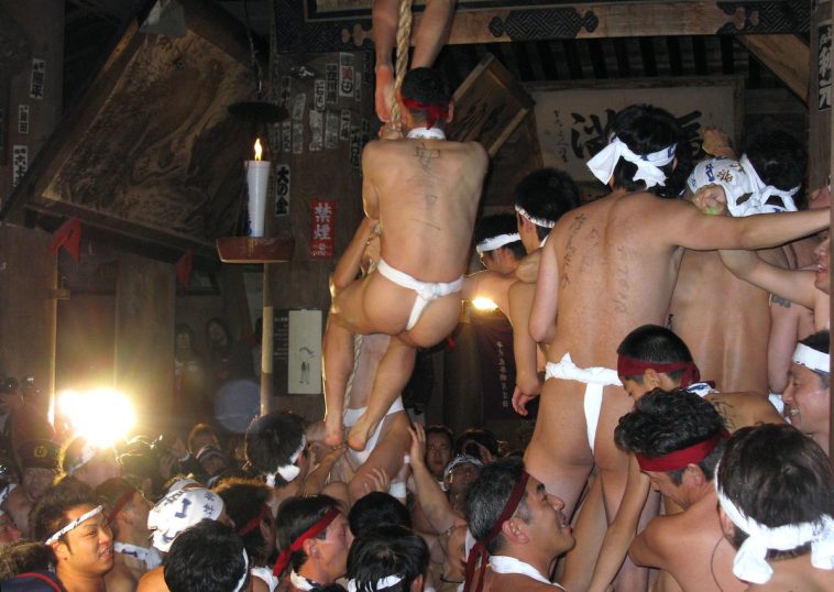 naked man festival japan