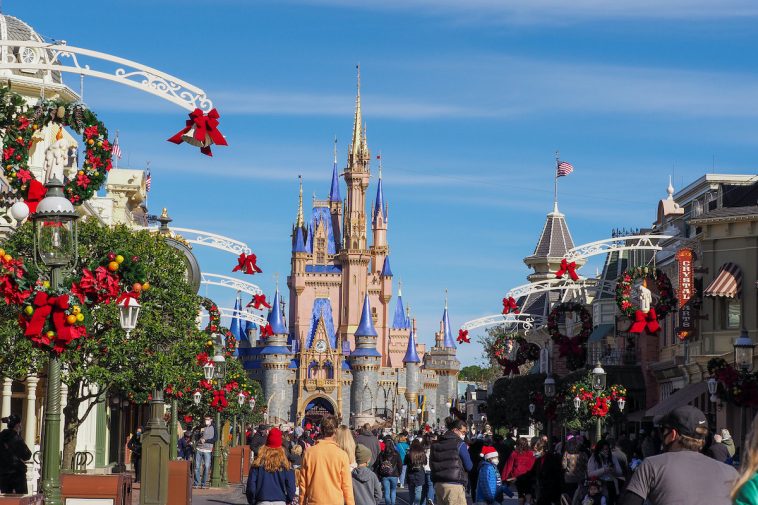 disney world dad arrested stealing mickey mouse ears