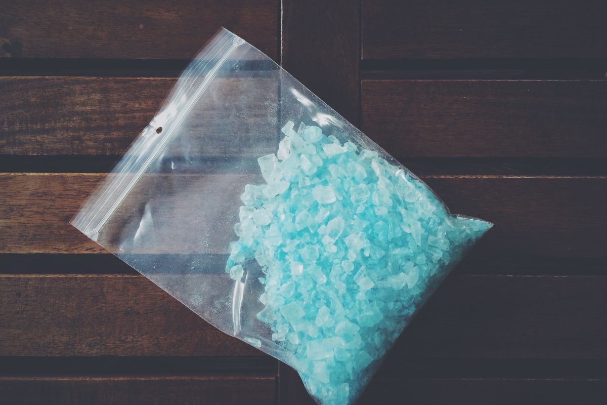 lady calls cops on meth dealer